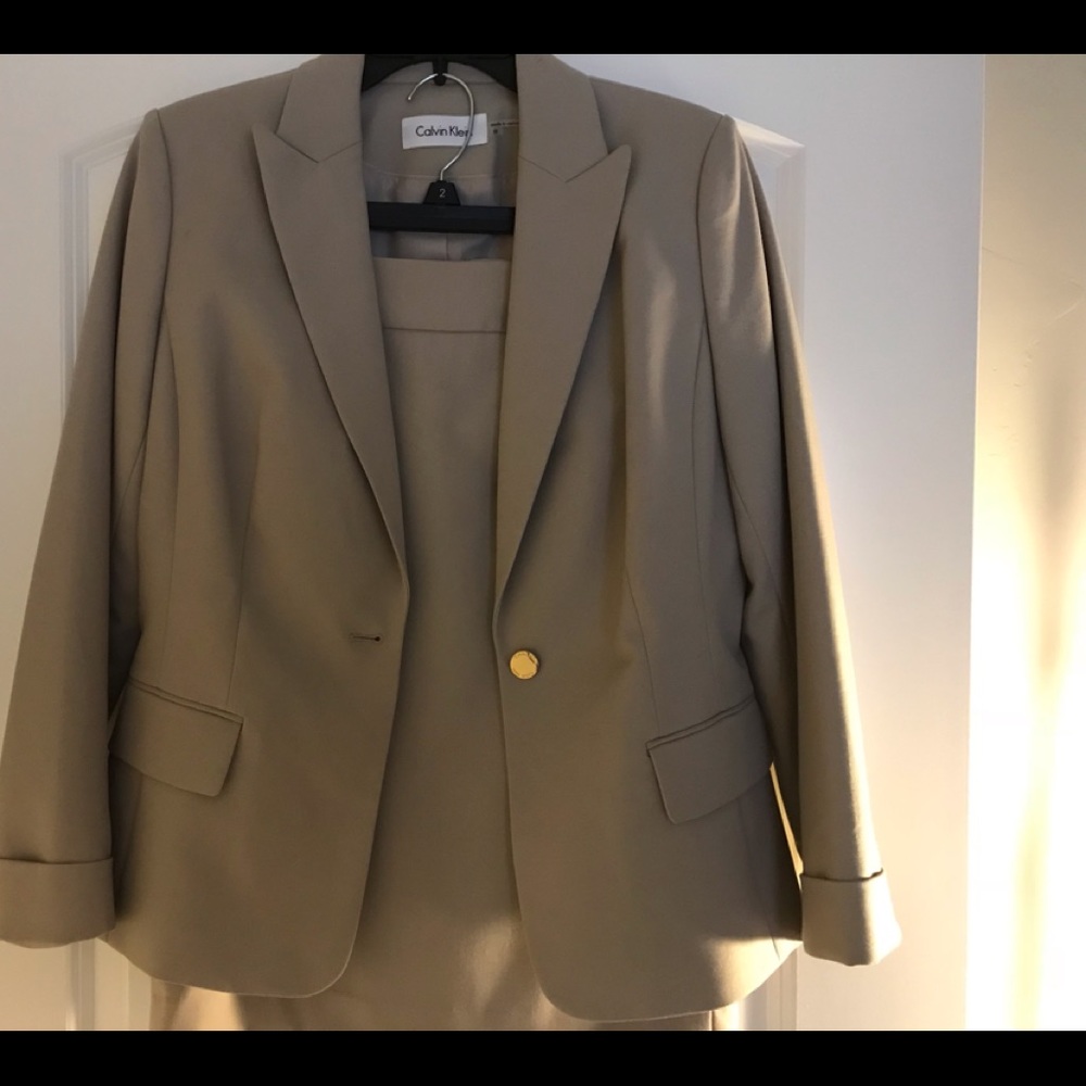 CALVIN KLEIN/PETITE SIZES..JACKET-{8}SKIRT{2}
